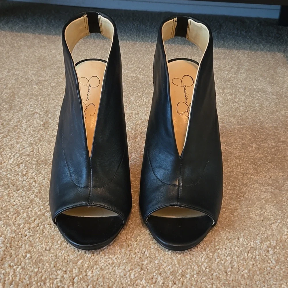 NWOT Jessica Simpson Black Peep-Toe Leather Heels - Picture 2 of 8